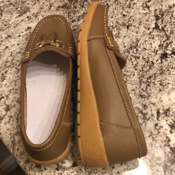 Tassel Loafer - Picture 3 of 5